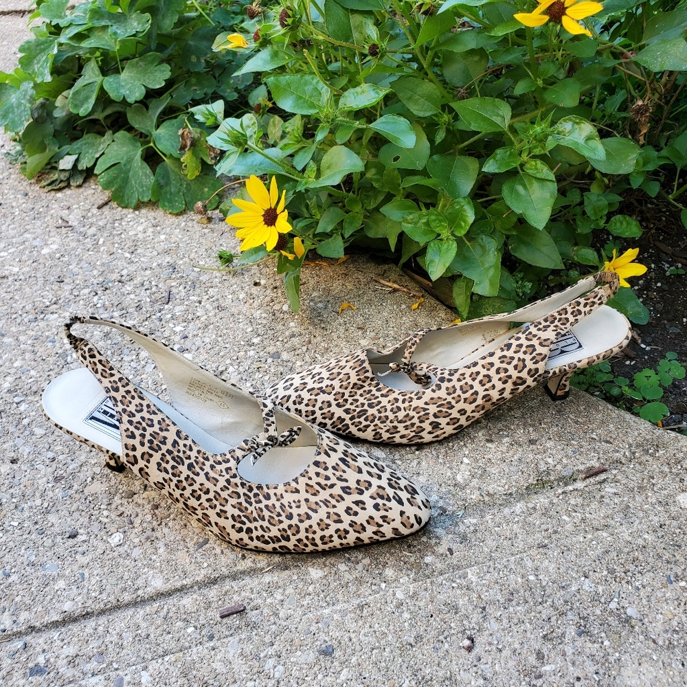 *MUST SELL* Vintage 80s leopard print kitten heels